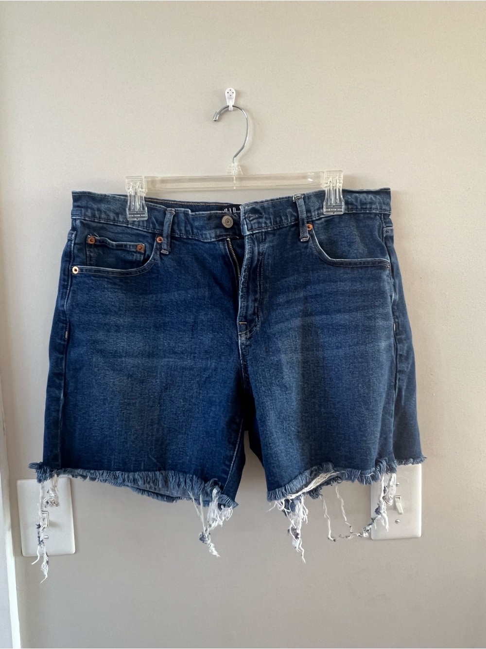 3/$15 GAP Dark Blue Denim Frayed Hem Women's Shorts 5” inseam